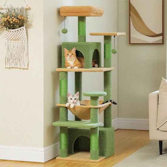 arbre a chat vert 4 piliers 7 etages avec 2 chats et 5 griffoir