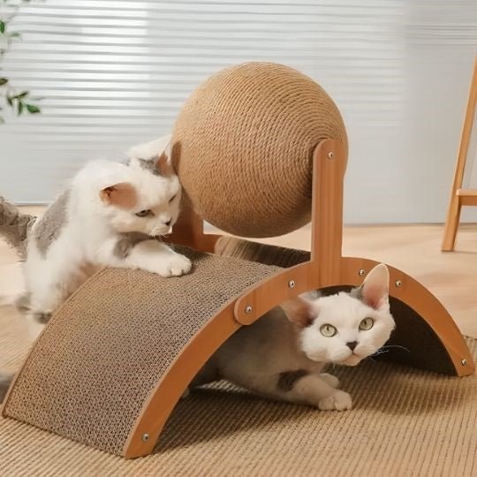 griffoir pour chat en bois 2 en un avec deux chats un en dessous et autre au dessus
